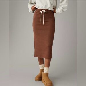 NEW American Eagle Stretch High-Waisted Ribbed Knit Midi Skirt Brown sz Large